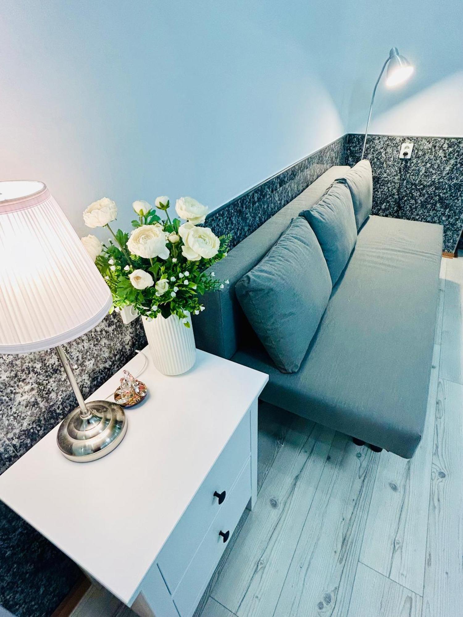 Modern Spacious Apartment In Center Praga Exterior foto